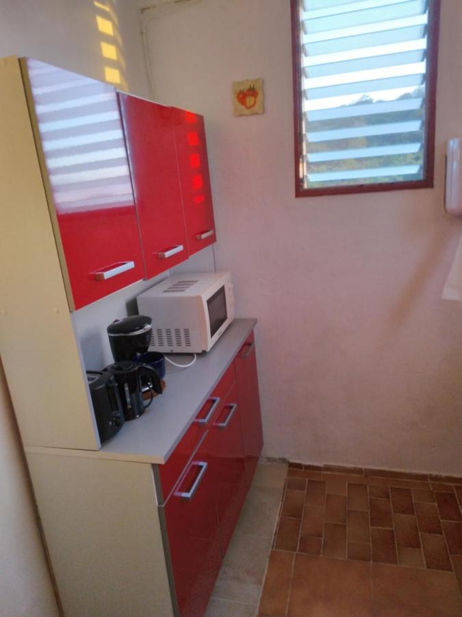 Au Jardin Fleuri Apartamento Sainte-Anne Exterior foto