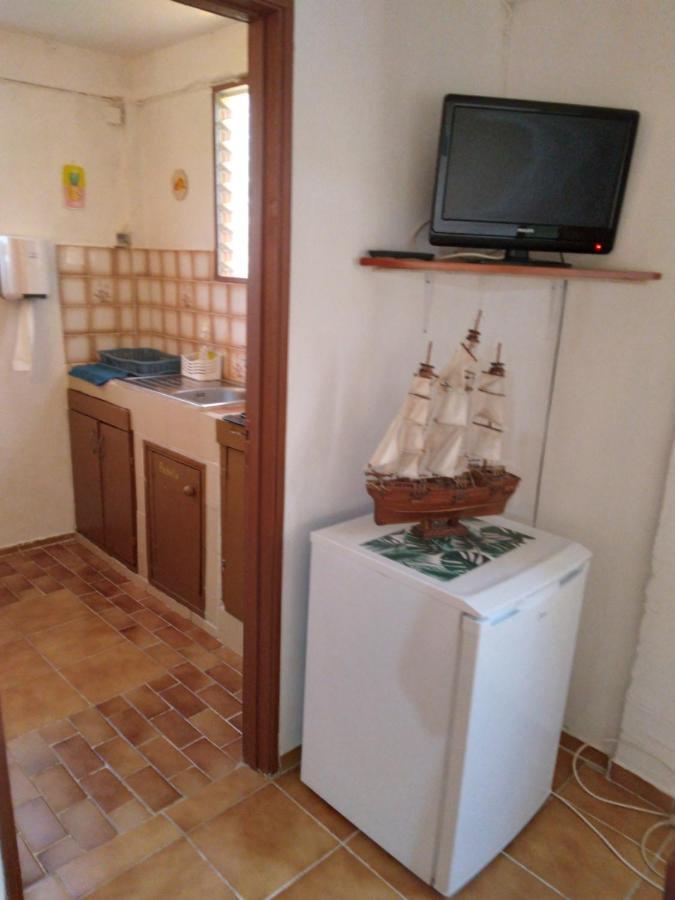Au Jardin Fleuri Apartamento Sainte-Anne Exterior foto